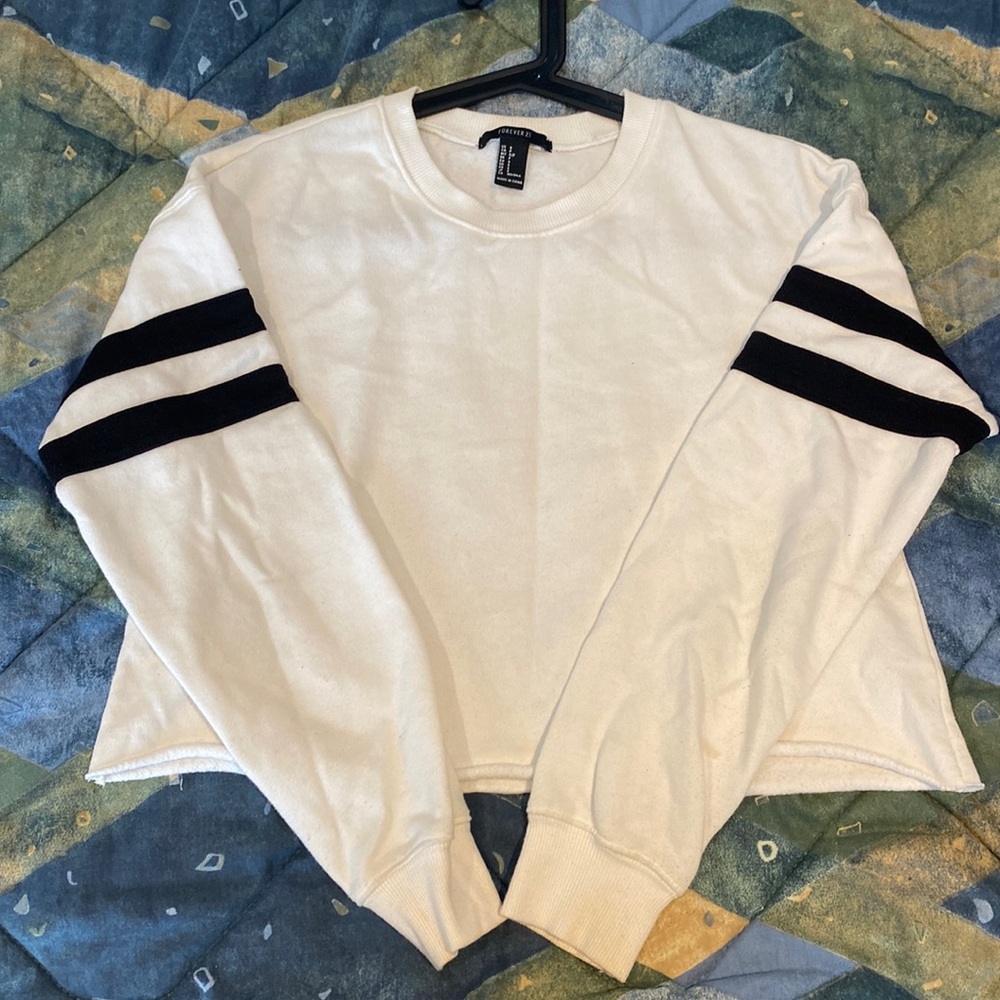 Forever 21 Cropped Sweater Black Cuff Designs Kids S
White and Black Worn Once
